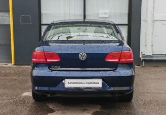Подержанный автомобиль Volkswagen Passat Sedan 2012 года (6 фото)