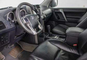 Подержанный автомобиль Toyota Land Cruiser Prado 2013 года (10 фото)