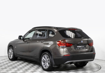 Подержанный автомобиль BMW X1 2012 года (7 фото)