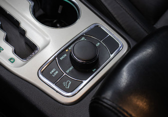 Подержанный автомобиль Jeep Grand Cherokee 2011 года (11 фото)