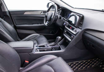 Подержанный автомобиль Hyundai Sonata 2019 года (10 фото)