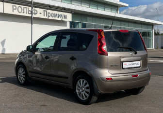Подержанный автомобиль Nissan Note 2008 года (7 фото)