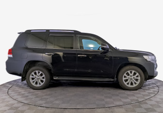 Подержанный автомобиль Toyota Land Cruiser Suv 2016 года (4 фото)