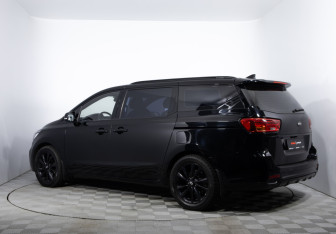 Подержанный автомобиль Kia Carnival 2018 года (7 фото)