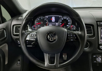 Подержанный автомобиль Volkswagen Touareg 2018 года (12 фото)