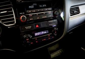 Подержанный автомобиль Mitsubishi Outlander 2014 года (26 фото)