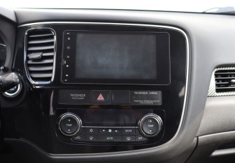 Подержанный автомобиль Mitsubishi Outlander 2012 года (19 фото)