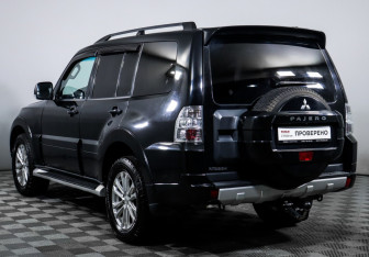 Подержанный автомобиль Mitsubishi Pajero 2012 года (7 фото)
