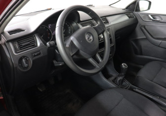 Подержанный автомобиль Skoda Rapid Liftback 2017 года (9 фото)