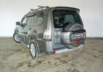 Подержанный автомобиль Mitsubishi Pajero 2013 года (4 фото)