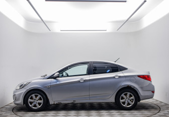 Подержанный автомобиль Hyundai Solaris Sedan 2011 года (8 фото)