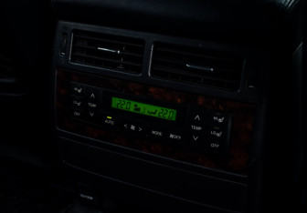 Подержанный автомобиль Toyota Land Cruiser Suv 2012 года (14 фото)