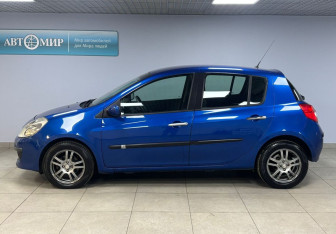 Подержанный автомобиль Renault Clio Hatchback 2007 года (8 фото)