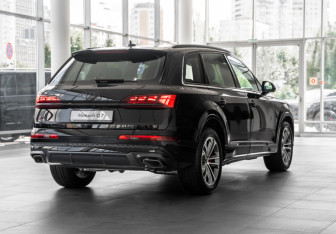 Новый Audi Q7 2025 (4 фото)