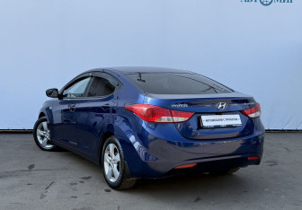 Подержанный автомобиль Hyundai Elantra Sedan 2012 года (7 фото)