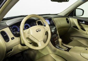 Подержанный автомобиль Infiniti QX50 2014 года (11 фото)