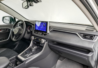 Подержанный автомобиль Toyota RAV4 2021 года (11 фото)