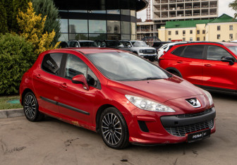 Подержанный автомобиль Peugeot 308 Hatchback 2008 года (2 фото)