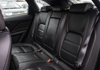 Подержанный автомобиль Jaguar F-Pace 2020 года (13 фото)