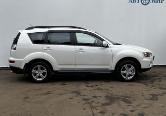 Подержанный автомобиль Mitsubishi Outlander 2011 года (4 фото)