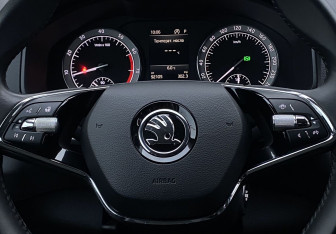 Подержанный автомобиль Skoda Karoq 2021 года (15 фото)