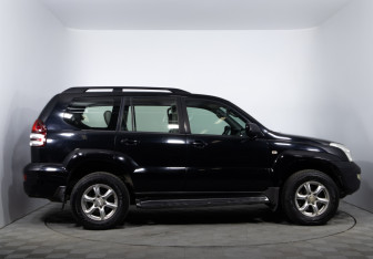 Подержанный автомобиль Toyota Land Cruiser Prado 2008 года (4 фото)