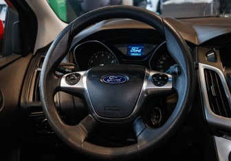 Подержанный автомобиль Ford Focus Hatchback 2012 года (11 фото)