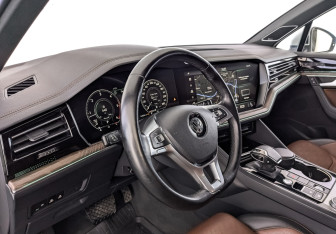 Подержанный автомобиль Volkswagen Touareg 2019 года (15 фото)
