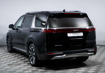 Подержанный автомобиль Kia Carnival 2022 года (7 фото)