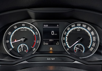 Подержанный автомобиль Skoda Superb Liftback 2020 года (16 фото)
