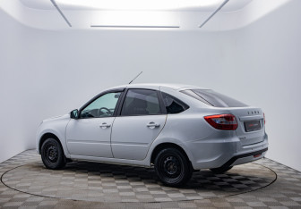 Подержанный автомобиль LADA (ВАЗ) Granta Liftback 2022 года (3 фото)