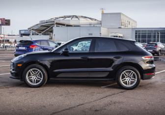 Подержанный автомобиль Porsche Macan 2021 года (9 фото)