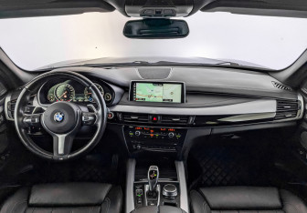 Подержанный автомобиль BMW X5 2018 года (14 фото)