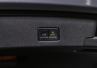 Подержанный автомобиль Volkswagen Touareg 2020 года (20 фото)