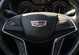 Подержанный автомобиль Cadillac XT5 2021 года (16 фото)