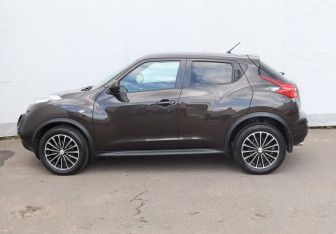 Подержанный автомобиль Nissan Juke 2011 года (8 фото)