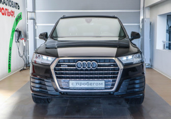 Подержанный автомобиль Audi Q7 2015 года (2 фото)