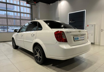 Подержанный автомобиль Chevrolet Lacetti Sedan 2010 года (7 фото)