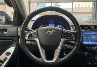 Подержанный автомобиль Hyundai Solaris Sedan 2011 года (17 фото)