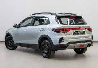 Подержанный автомобиль Kia Rio Hatchback 2021 года (7 фото)