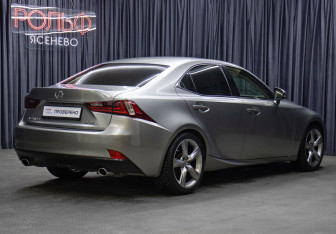 Подержанный автомобиль Lexus IS Sedan 2013 года (5 фото)