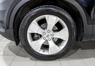 Подержанный автомобиль Volvo XC40 2021 года (18 фото)