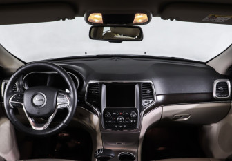 Подержанный автомобиль Jeep Grand Cherokee 2013 года (17 фото)