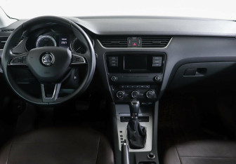 Подержанный автомобиль Skoda Octavia Liftback 2016 года (6 фото)