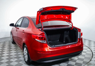 Подержанный автомобиль Kia Rio Sedan 2016 года (12 фото)