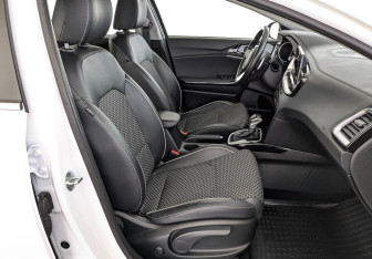 Подержанный автомобиль Kia Ceed Wagon 2022 года (24 фото)