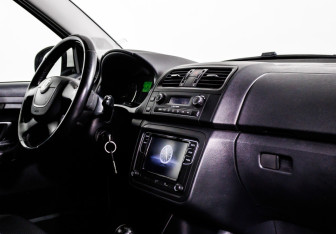 Подержанный автомобиль Skoda Fabia Hatchback 2012 года (9 фото)