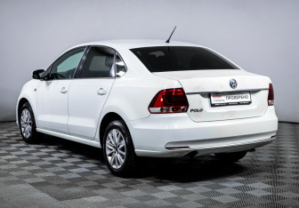 Подержанный автомобиль Volkswagen Polo Sedan 2015 года (7 фото)