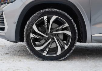 Подержанный автомобиль Geely Monjaro 2023 года (38 фото)