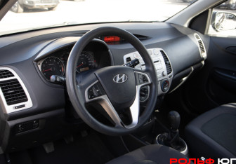 Подержанный автомобиль Hyundai i20 2009 года (10 фото)